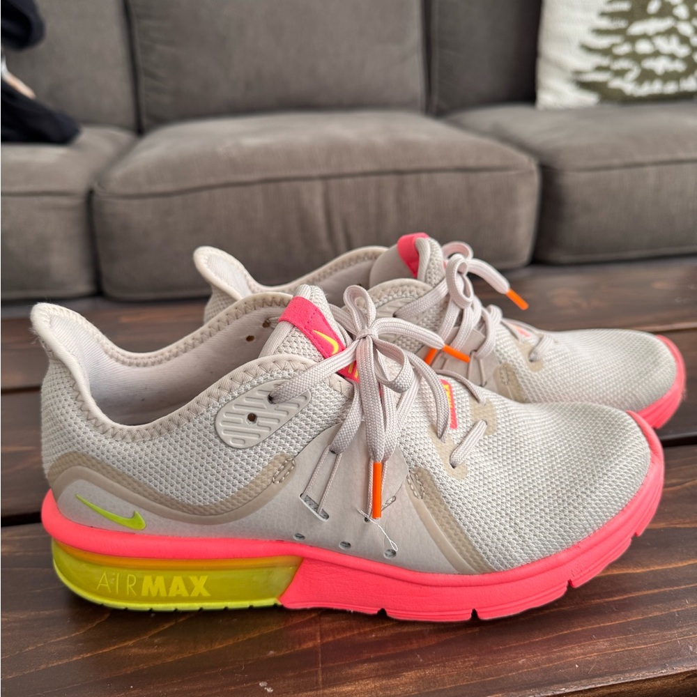 Women’s Nike AirMax sneakers, size 7.5, gently used